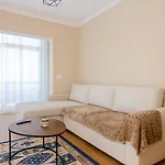 Umbrella House Apartment *