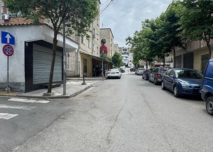 Umbrella House טיראנה