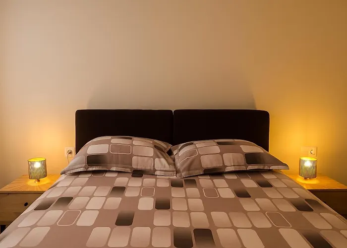 Umbrella House Apartment *